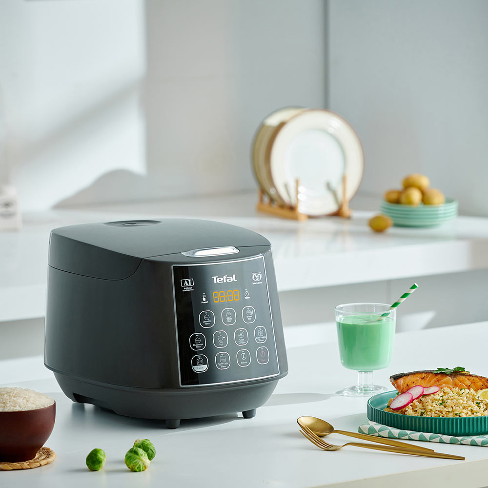 Rice & Slow Cooker on the kitchen counter - Robins kitchen