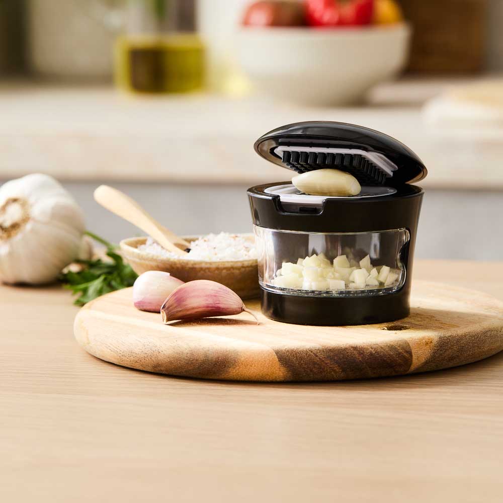 Baccarat Prepare Garlic Dice at Robins Kitchen